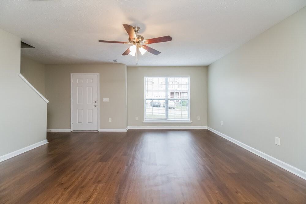 1404 Priestshore Bay - Photo 4 of 17