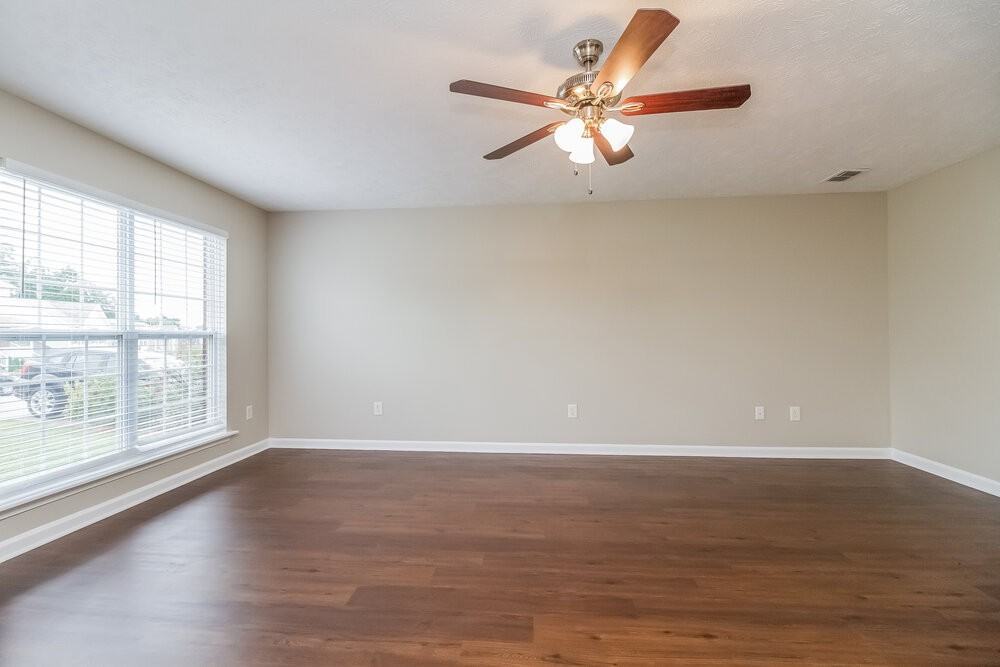 1404 Priestshore Bay - Photo 5 of 17