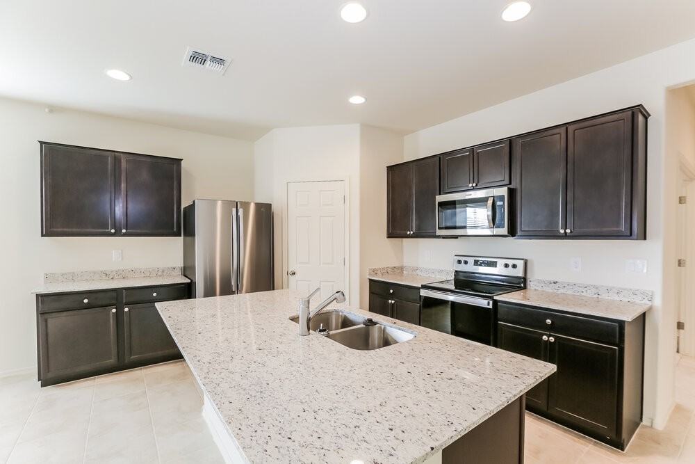 10804 W Bloch Rd - Photo 7 of 19