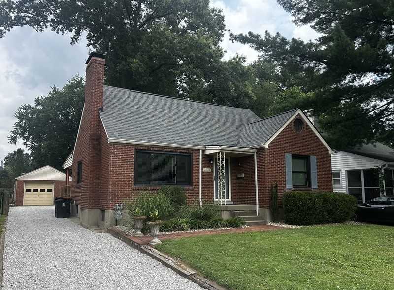 2421 Clarendon Ave - Photo 2 of 26