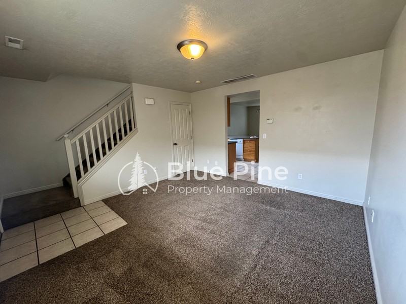 429 Raven Way - Photo 3 of 17