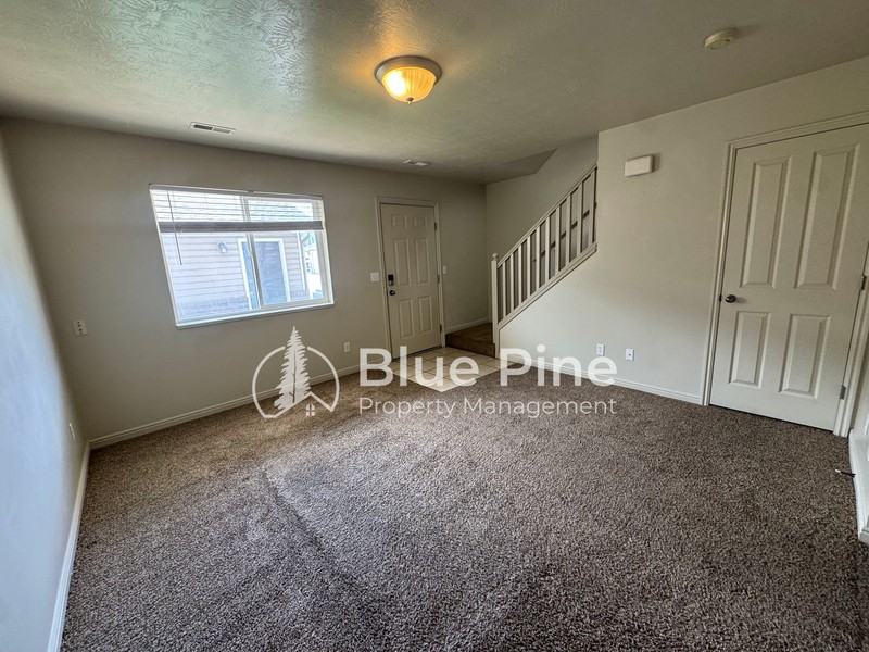 429 Raven Way - Photo 4 of 17