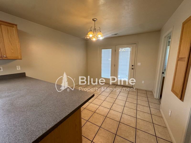 429 Raven Way - Photo 7 of 17