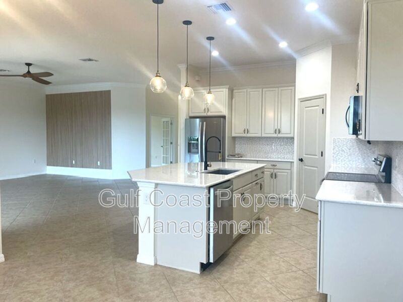 10485 Crooked Creek Dr - Photo 6 of 46