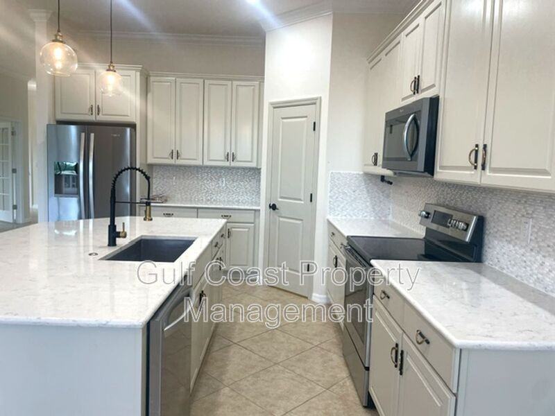 10485 Crooked Creek Dr - Photo 7 of 46