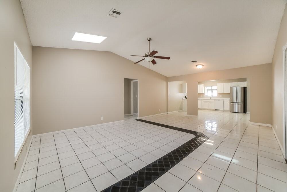 5901 Lincoln Cir W - Photo 4 of 16