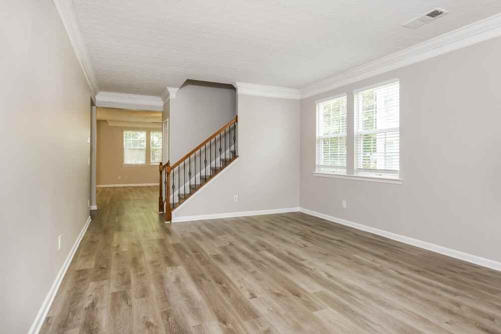 2110 Valley Creek Dr - Photo 4 of 17