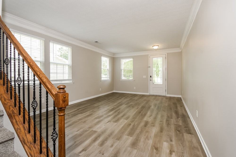 2110 Valley Creek Dr - Photo 5 of 17