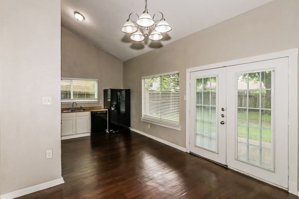 3002 Sherborne St - Photo 7 of 20