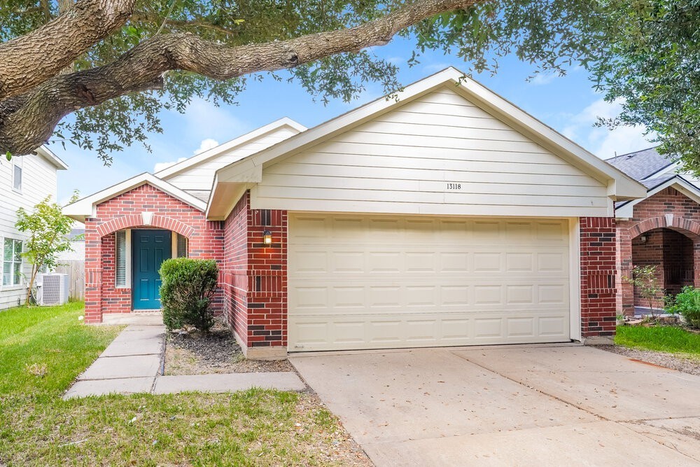13118 Kingston Point Ln - Photo 3 of 16
