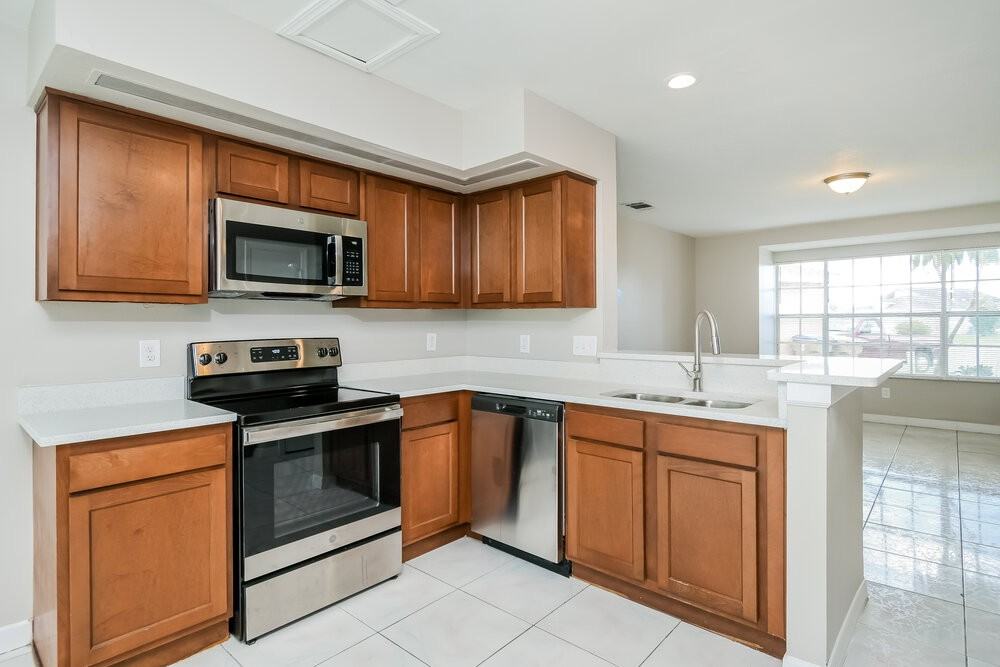 305 Palmview Ct - Photo 7 of 17