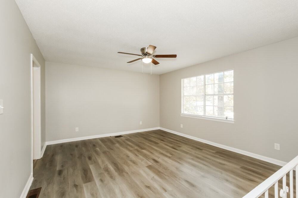 129 Hickory St - Photo 4 of 17