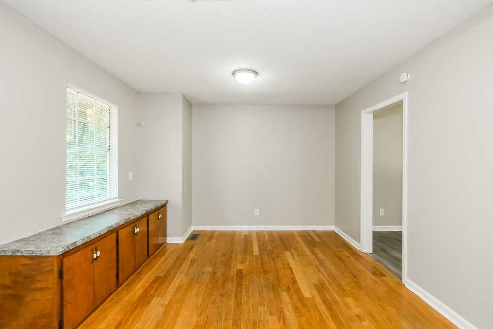 129 Hickory St - Photo 6 of 17