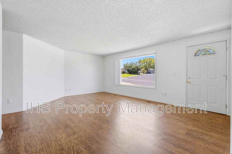 1506 Cimarron Ave - Photo 6 of 20