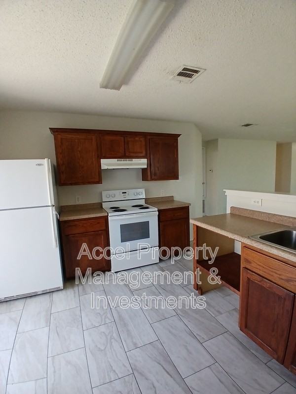 5408 N 35th St - Photo 4 of 14