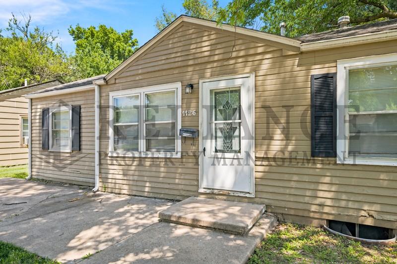 1126 S Silverdale Ct - Photo 3 of 37