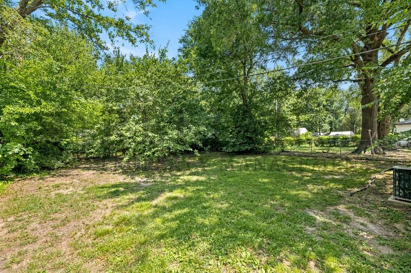 1126 S Silverdale Ct - Photo 5 of 37