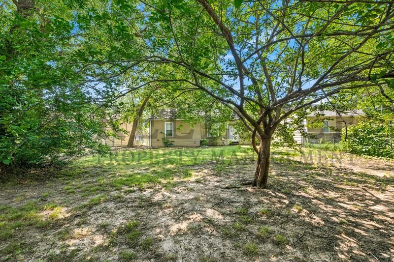 1126 S Silverdale Ct - Photo 7 of 37