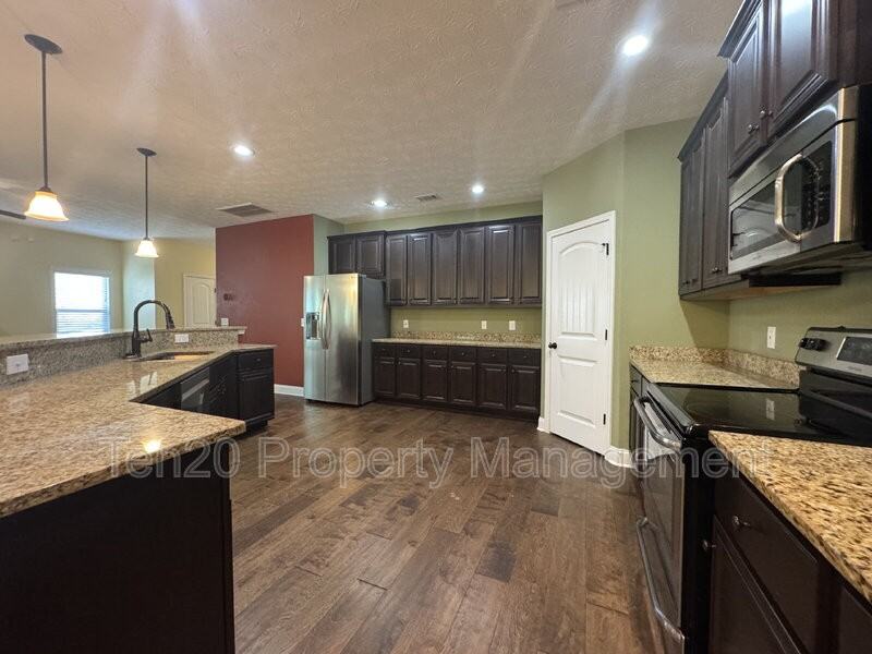 7471 Coppice Dr - Photo 6 of 26