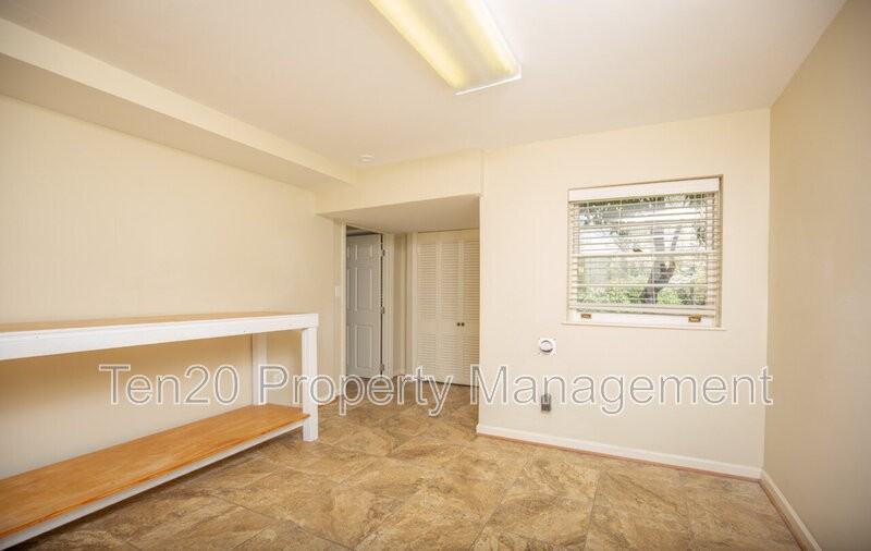 1514 Hilton Ave - Photo 5 of 27