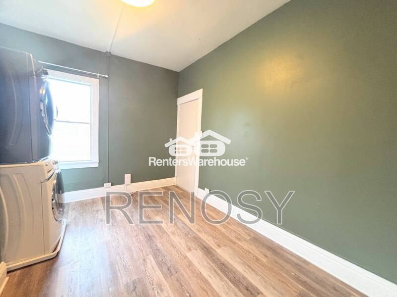 232 1st St - Photo 5 of 7