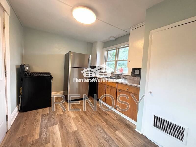 232 1st St - Photo 7 of 7