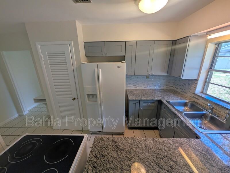 808 N Macdill Ave - Photo 7 of 21
