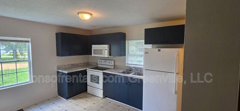 1501 Howard Dr - Photo 2 of 8