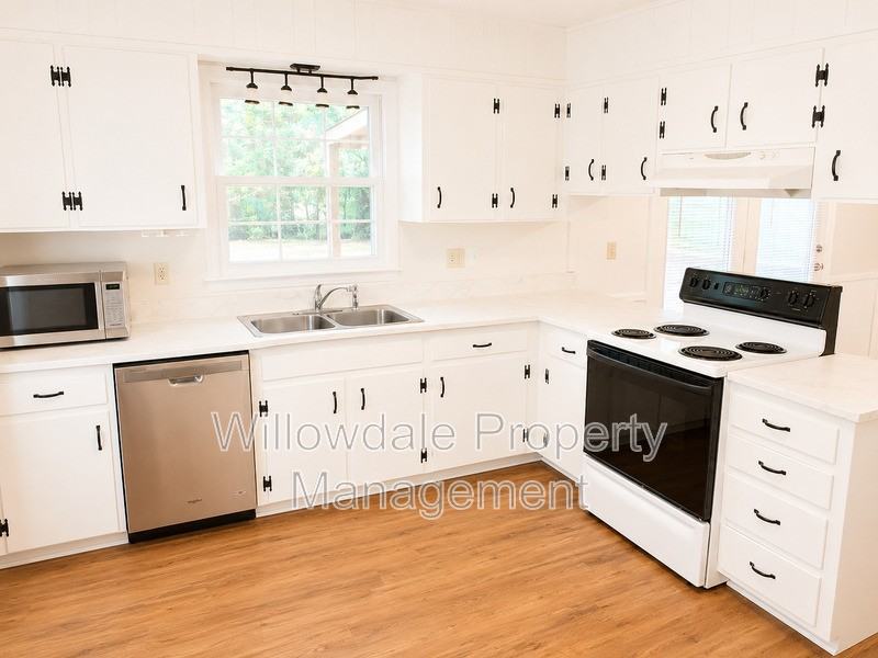 2312 Sierra Dr - Photo 3 of 15