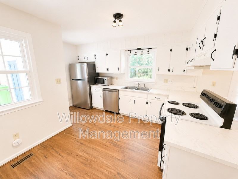 2312 Sierra Dr - Photo 4 of 15