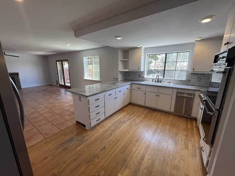 511 Bluff Dr - Photo 6 of 24