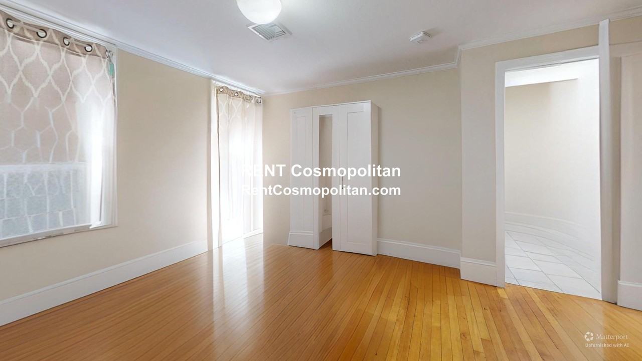 18 Salem St #1 - Photo 3 of 10