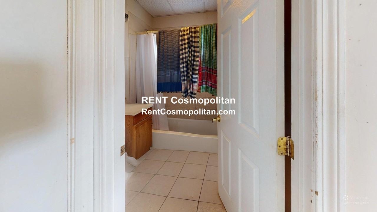 18 Salem St #1 - Photo 4 of 10