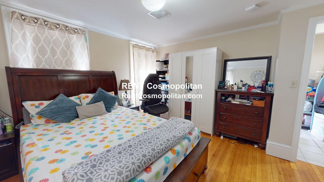 18 Salem St #1 - Photo 5 of 10