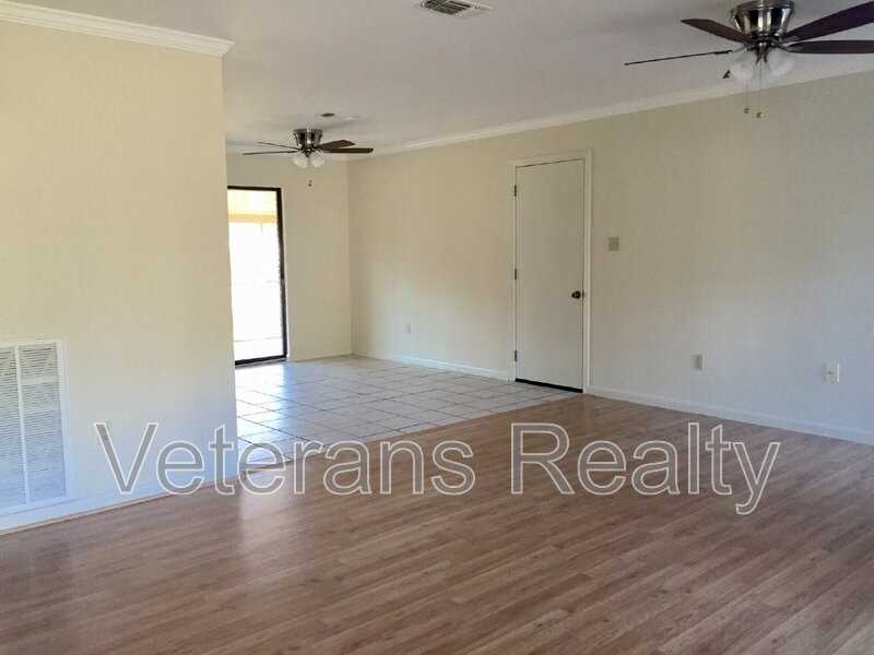 867 Vee St - Photo 2 of 15