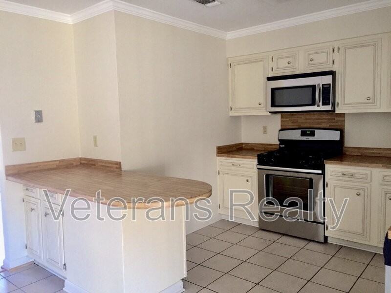 867 Vee St - Photo 4 of 15