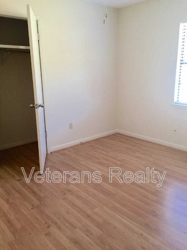 867 Vee St - Photo 5 of 15