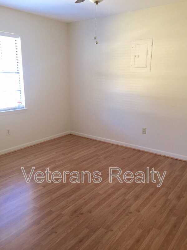 867 Vee St - Photo 7 of 15