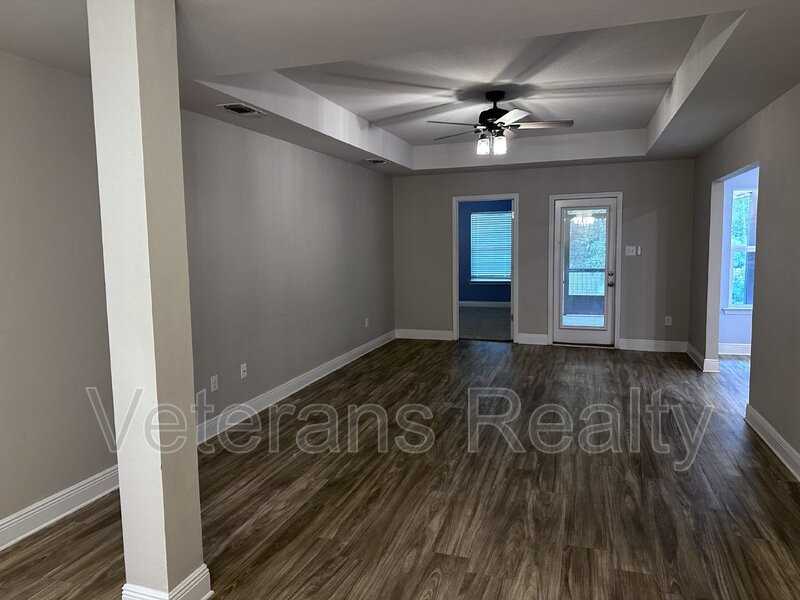 14073 Fox Hill Dr - Photo 3 of 19