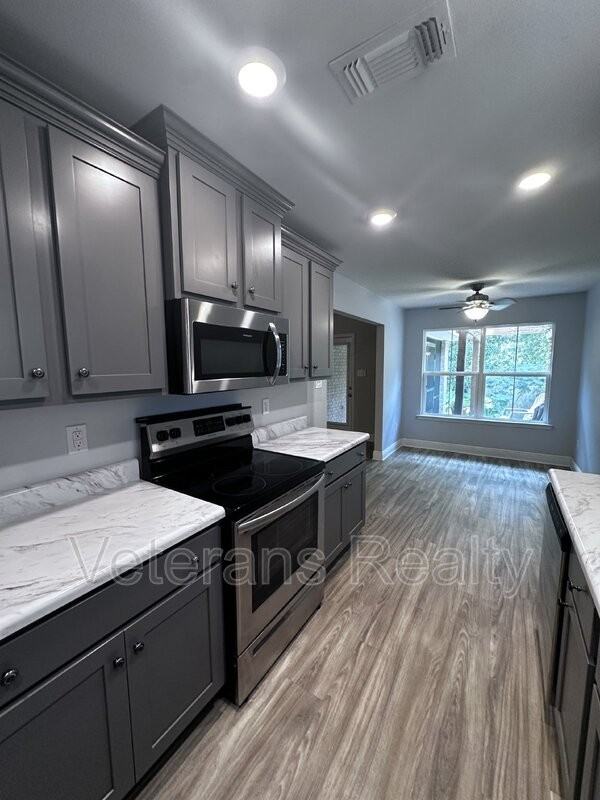 14073 Fox Hill Dr - Photo 5 of 19