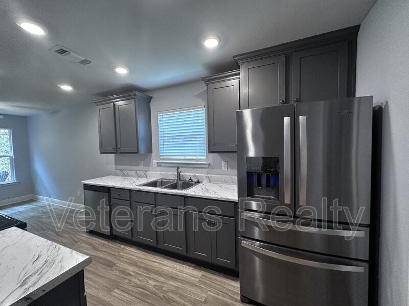 14073 Fox Hill Dr - Photo 7 of 19