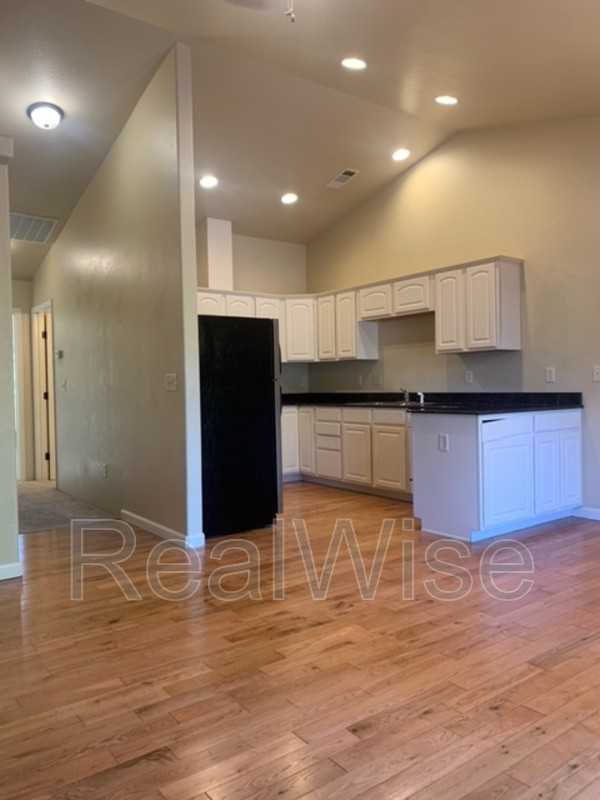 205 Classick Dr - Photo 3 of 14