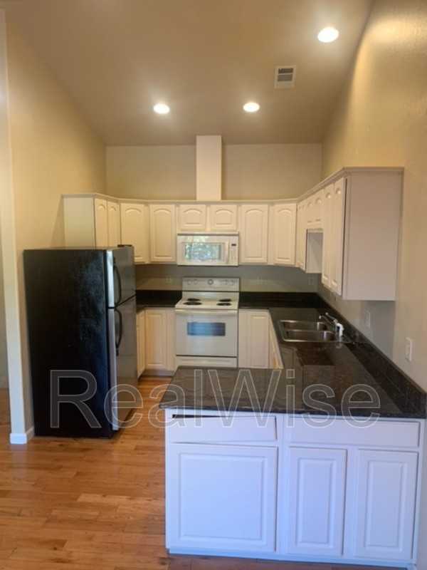 205 Classick Dr - Photo 4 of 14