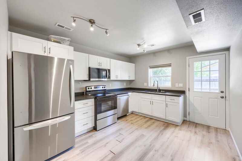 3122 Illinois Ave - Photo 5 of 17