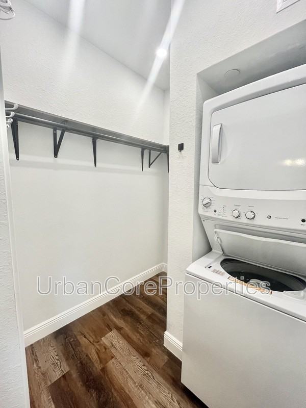 325 15th Ave Ne #3 - Photo 3 of 10