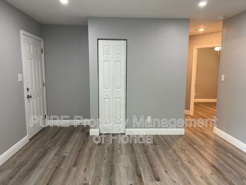 1135 Ne 9th Ave - Photo 4 of 33