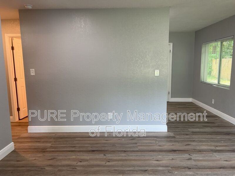 1135 Ne 9th Ave - Photo 6 of 33