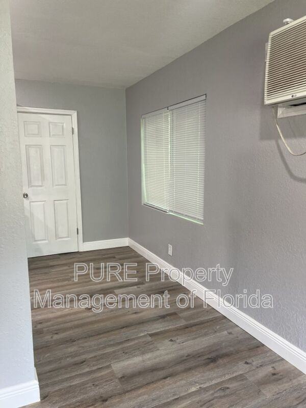 1135 Ne 9th Ave - Photo 7 of 33