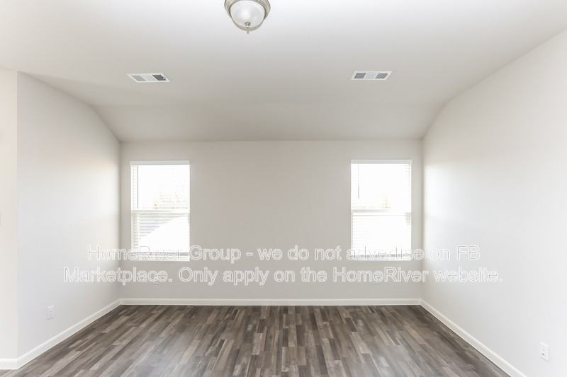 621 Jameson St - Photo 4 of 22