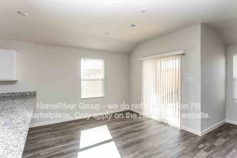 621 Jameson St - Photo 5 of 22